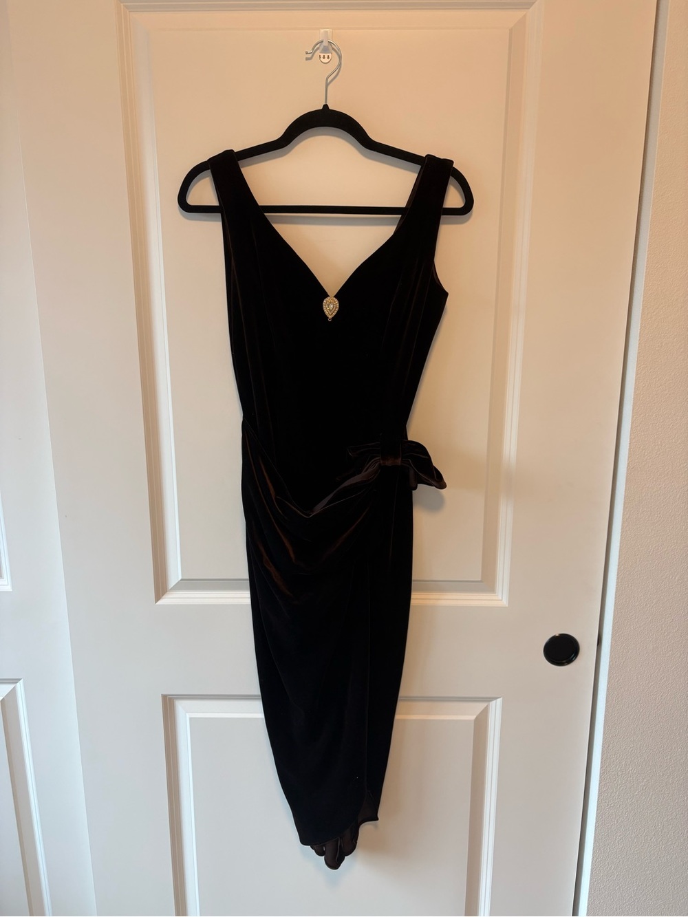 Betsy & Adam Black Velvet V-Neck Midi Dress with Side Bow Detail